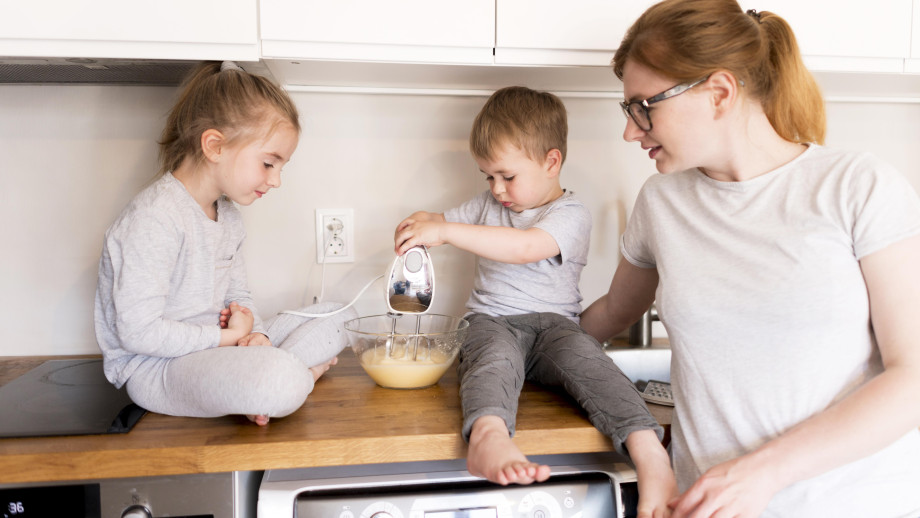 front-view-family-cooking-home.jpg